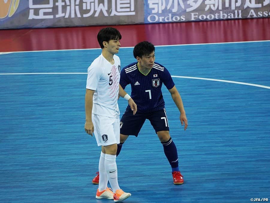 日本サッカー協会さんのインスタグラム写真 - (日本サッカー協会Instagram)「📸Match photos｜フットサル日本代表は来年2月に開催されるAFCフットサル選手権トルクメニスタン2020の出場権をかけた予選（東アジア地区）の第二戦で韓国代表と戦い、4-2で勝利しグループ1位で本戦の出場権を獲得しました。 ・ オルドス/中国にて開催されている本予選は東アジア7カ国(チャイニーズ・タイペイ、中国、モンゴル、香港、日本、韓国、マカオ)が参加し、4カ国と3カ国の2グループに分かれ、各グループの1位とグループ2位同士の勝者の計3カ国が来年トルクメニスタンで開催される本戦への出場権を獲得する事ができます。 ・ AFCフットサル選手権トルクメニスタン2020予選-東地区- 第2戦 フットサル日本代表　4-2（前半1-1、後半3-1）フットサル韓国代表 2019年10月24日(木)　キックオフ時間 13:00（現地時間） Ordos Sports Centre Gymnasium（中国/オルドス） ・ 🏆AFCフットサル選手権トルクメニスタン2020予選-東地区- 10月22日(火) 13:00 第1戦 17-2 フットサルマカオ代表🇲🇴 10月24日(木) 13:00 第2戦 4-2 フットサル韓国代表🇰🇷 #jfa #daihyo」10月25日 15時35分 - japanfootballassociation