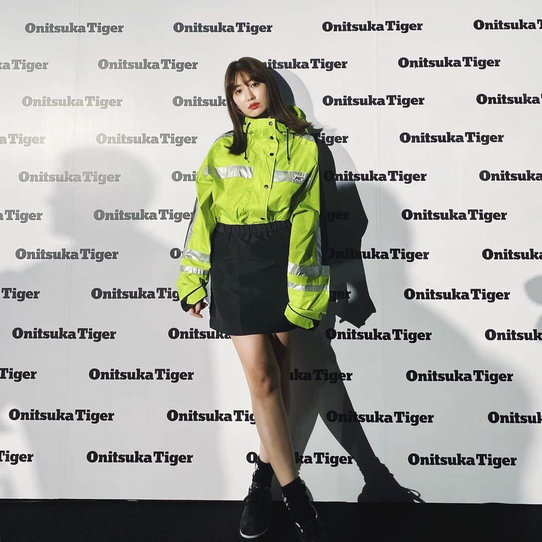 小嶋陽菜さんのインスタグラム写真 - (小嶋陽菜Instagram)「Onitsuka Tiger spring／summer 2020へ🐯 陸上トラックでのショーは、2020年TOKYOオリンピックを感じさせるオニツカタイガーならではのショーでした✨ 会場とってもかわいくて写真撮ったけど青すぎ&私黄色く光すぎ泣いた🤯」10月25日 15時36分 - nyanchan22