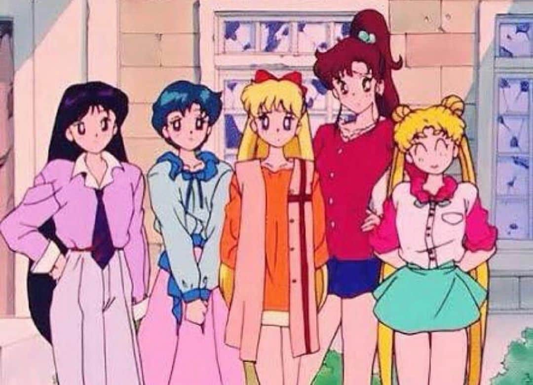 UlalaGirlのインスタグラム：「They know how to dress🌙」