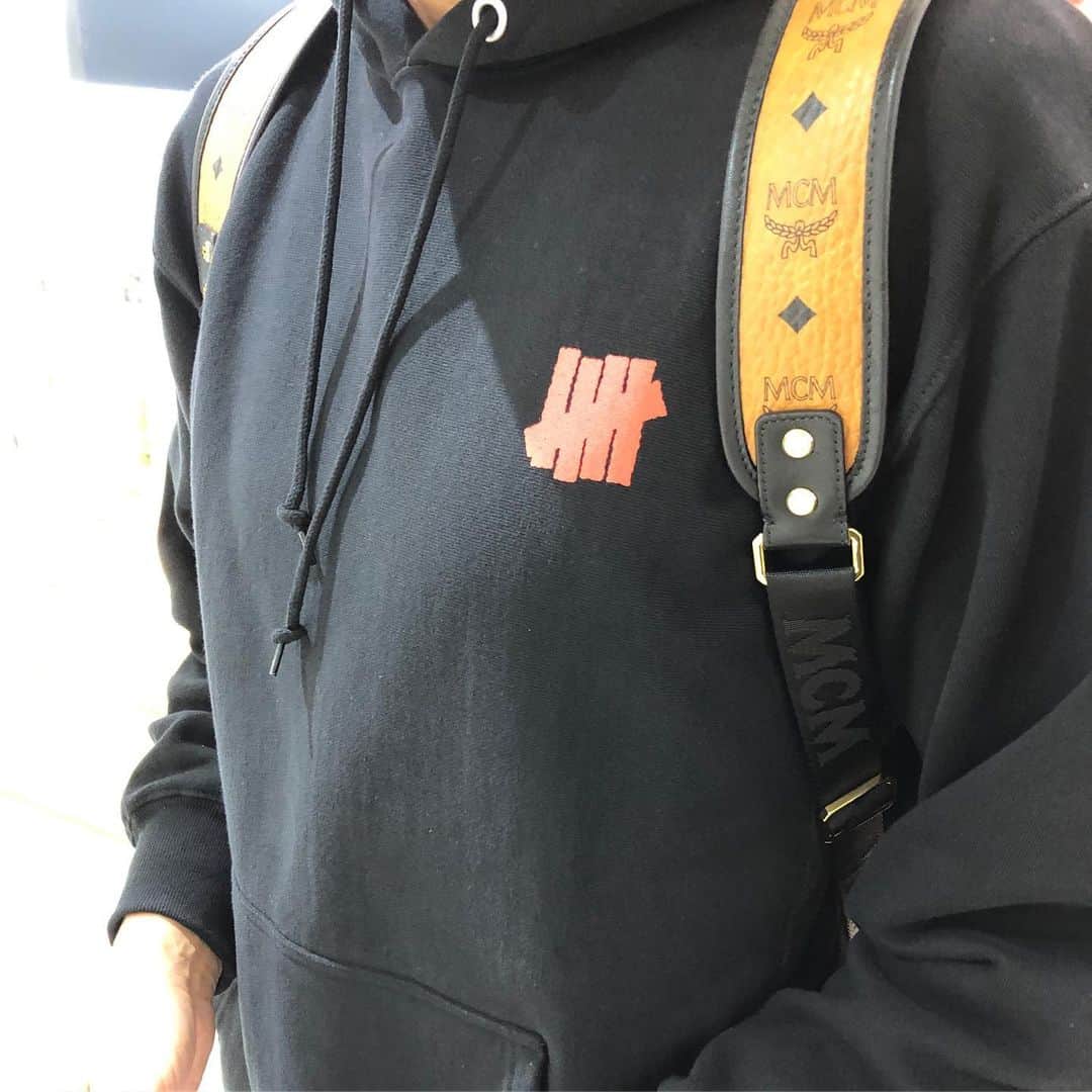 のインスタグラム：「※ ‪俺の中で最近キテる🤩‬ ‪アンディーフィーテッド！‬ ‪これはVERDYさんとのコラボ！‬ ‪デザインもサイズ感も絶妙だよねー😎‬ ‪また収集癖のスイッチ入りそう…笑‬ ‪素晴らしいアイテムいっぱいあるからみんなもぜひ✌️‬ ‪※撮影・加藤寿一カメラマン‬ ‪#undefeated ‪#verdy」