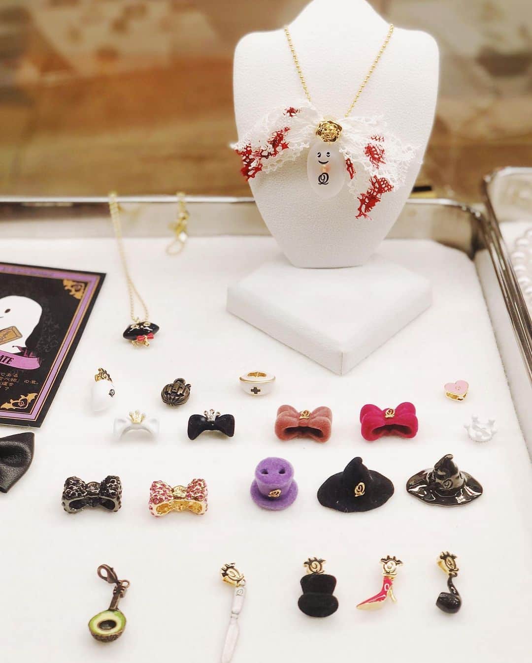のインスタグラム：「Let's dress up with your ghost Q👻💜🎀✨」