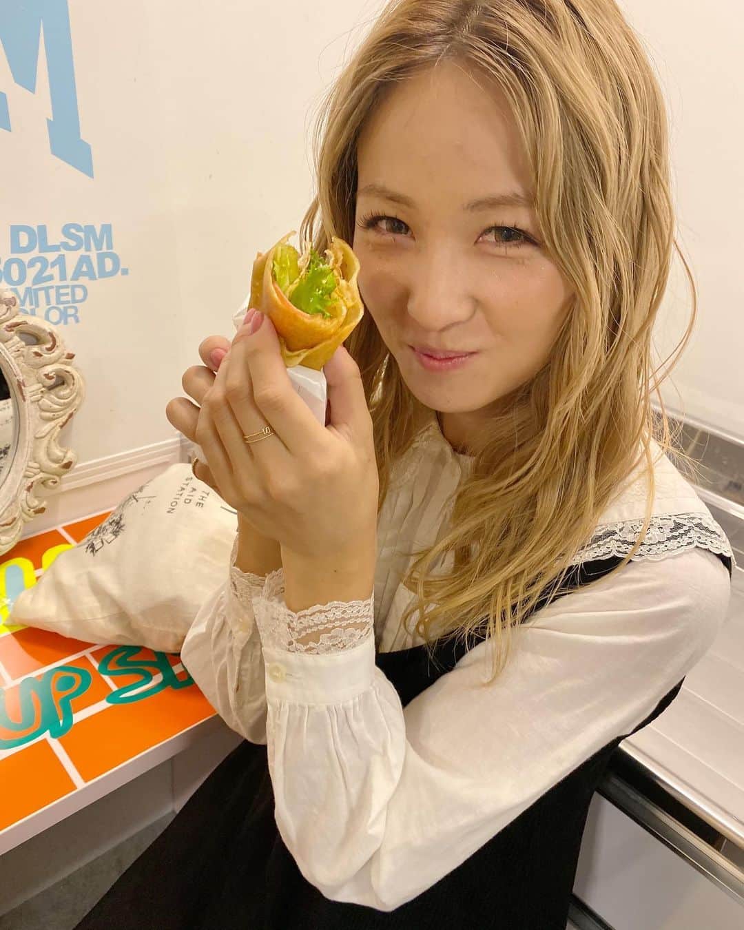 Ami さんのインスタグラム写真 - (Ami Instagram)「クレープ屋さんやりたいなぁ〜🥳 私は、サラダクレープが好きだから サラダクレープメインで🥗 秘かな夢♡」10月25日 17時42分 - ami_dream05