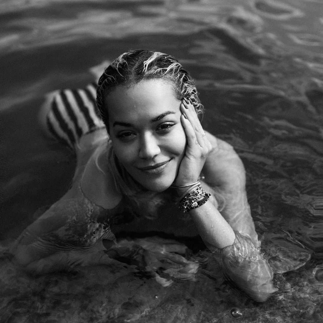 リタ・オラさんのインスタグラム写真 - (リタ・オラInstagram)「Take me back. 📸 @ronanpark」10月25日 17時41分 - ritaora