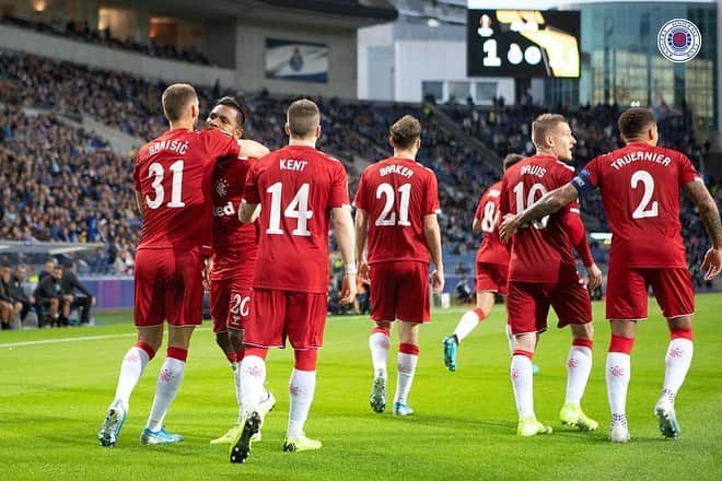スティーヴン・デイヴィスのインスタグラム：「Away days in @europaleague, big performance from the boys & unlucky to not come away with 3 points. Travelling fans brilliant as always 👏🏻👏🏻」