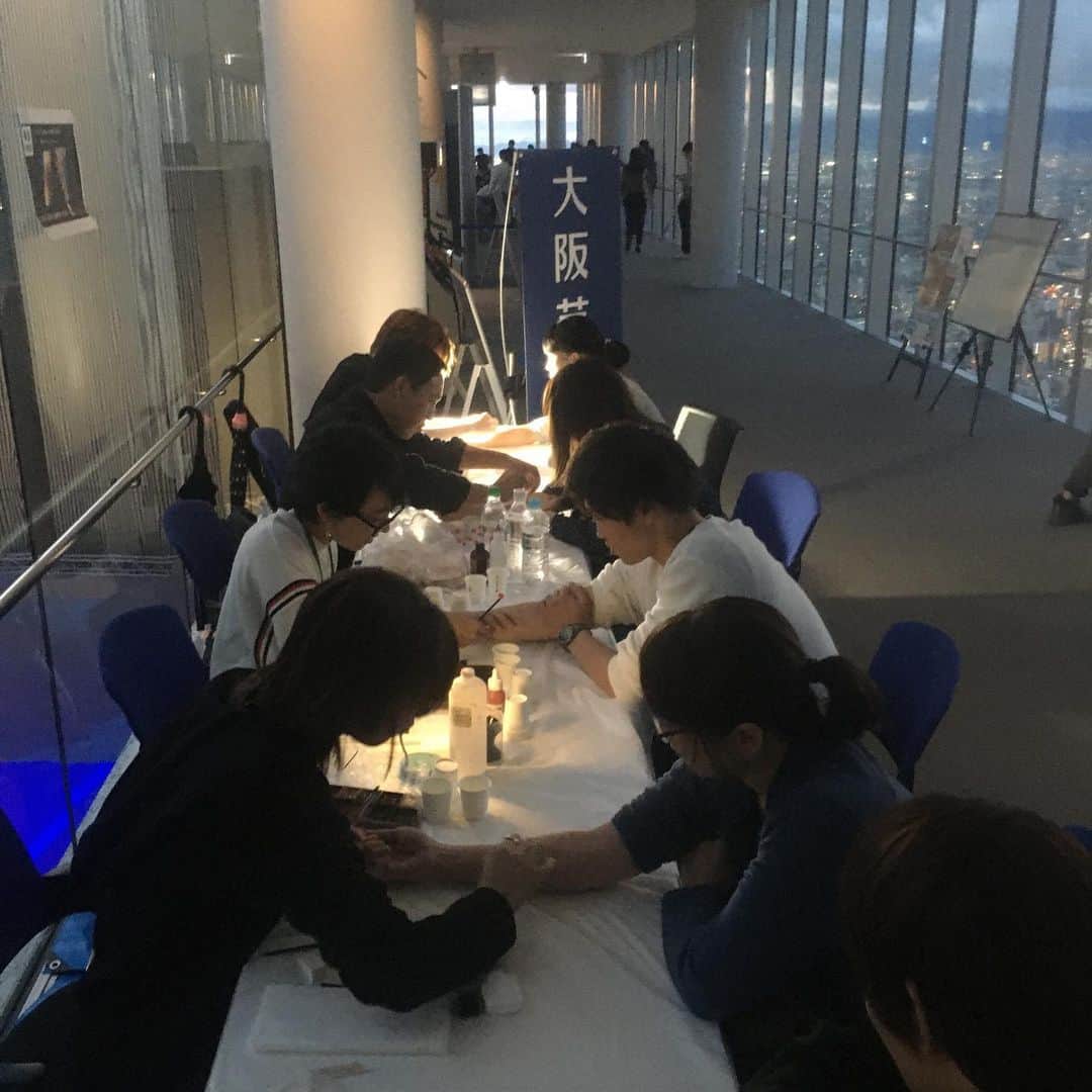 ハルカス大学さんのインスタグラム写真 - (ハルカス大学Instagram)「ハロウィン特殊メイク体験会始りました。  大阪芸術大学特殊メイク研究会提供 #ハロウィン #ハルカス　#大阪芸術大学」10月25日 17時47分 - harudai.jp