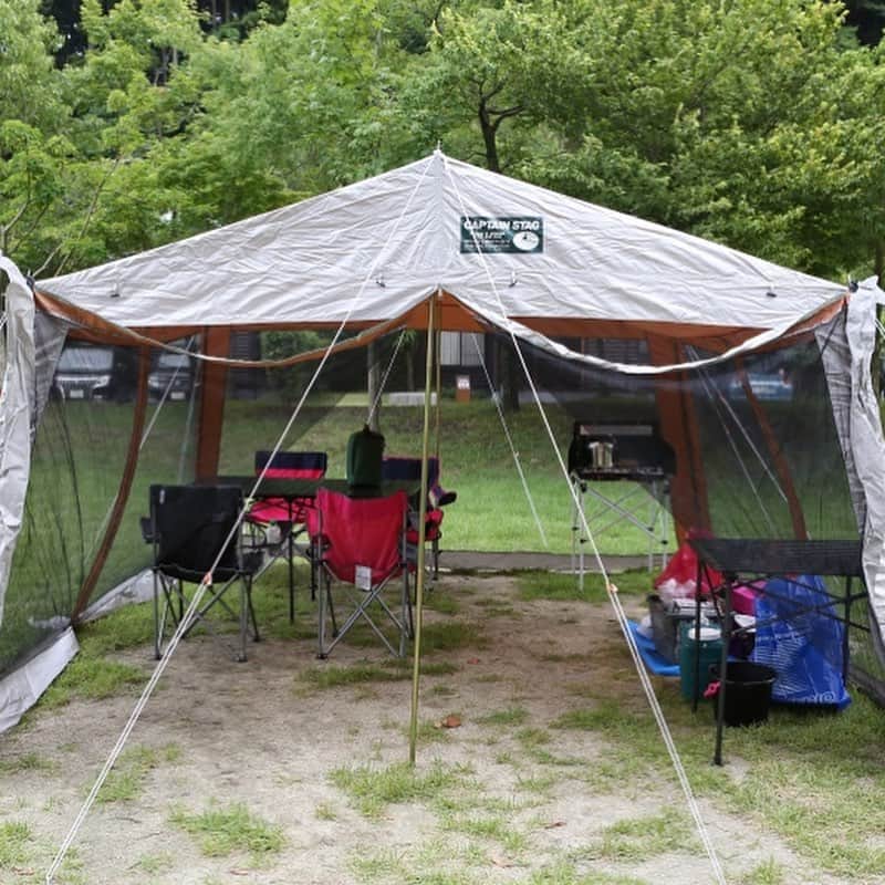 キャンプ情報サイト［ランタン］さんのインスタグラム写真 - (キャンプ情報サイト［ランタン］Instagram)「CAMP SMILE STYLE ／ 初めてキャンプはタフドームと ラニ―メッシュタープテントで。 ＼ いろんなキャンパーのキャンプスタイルを現地取材と一般キャンパーからの投稿で数多く掲載してます。 . . 詳しくは @lantern.camp  webサイトをご覧ください . . #camp #camping #outdoor #travel #trip #lantern_smile #nature #キャンプ #キャンプ用品 #アウトドア #テント #自然 #旅行 #キャンプ初心者  #キャンプ好きな人と繋がりたい #青川峡キャンピングパーク #コールマン #キャプテンスタッグ #ロゴス #パワーハウスlp2バーナー #ドームテント #タフドーム3025 #ファミリーキャンプ #ファミキャン」10月25日 17時48分 - lantern.camp