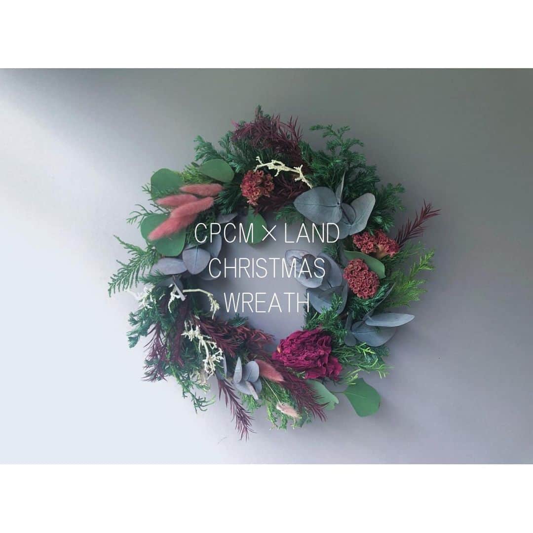 のインスタグラム：「. 【CPCM×LAND CHRISTMAS WREATH】﻿ ZOZOTOWNにてグリーンを使った当店だけのオリジナルリースの予約が開始いたしました！﻿ ﻿ CPCMではクリスマスに向けて、雑誌や店内装花、オーダーメイドのフローリスト・LANDさんのクリスマスリースをご用意しました。フレッシュなリースが次第にドライになっていく変化もお楽しみ頂けるリースになっています。ご自宅はもちろん贈り物にもおすすめです。 ﻿ ﻿ #cpcm﻿ #シーピーシーエム﻿ #green﻿ #クリスマス #クリスマスリース﻿ #christmas  #LAND﻿」