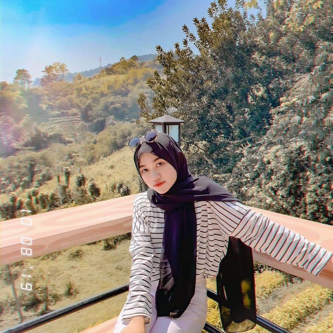 B612のインスタグラム：「Rainbow shades and the tinted sky, my favorite elements of a perfect picture💛  Credits to - @keisyamnda」