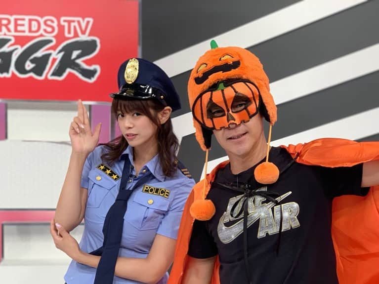 わちみなみのインスタグラム：「こんや23時〜﻿ テレビ埼玉GGR﻿ ﻿ ACL決勝進出おめでとうございます😆❣️❣️﻿ ✨﻿ 決勝進出は2年ぶりだそうで、﻿ 楽しみしかありません！﻿ 応援してるチームが勝ち上がっていく﻿ というのは初めての体験。。﻿ 優勝がぜひ見てみたいものです😢✨💕﻿ ﻿ ﻿ Ｊリーグ大分戦の振り返り﻿ 広島戦展望﻿ ﻿ なでしこリーグ新潟戦振り返り﻿ です！﻿ 女子現在2位になっていますが、﻿ 27日が最後のホームゲーム！﻿ 優勝できるように応援しましょう👏💕﻿ ﻿#ハロウィン #浦和レッズ﻿ #コスプレ﻿ #ハロウィン﻿ #わたしのハロウィンは終わりました」