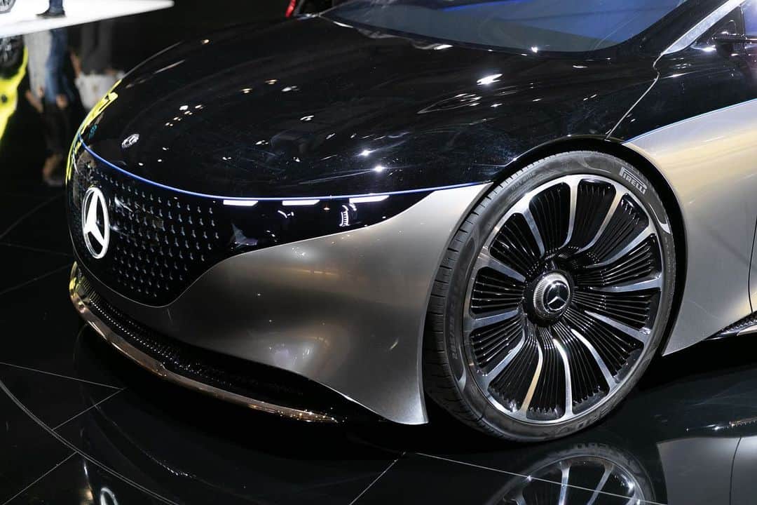 のインスタグラム：「東京モーターショー2019にて「Mercedes-Benz VISION EQS」をアジア初公開！ ぜひお越しください！  #東京モーターショー #メルセデスベンツ #mercedesbenz #mercedesbenzjapan #mercedesbenzvisioneqs #TMS2019 #電気自動車 #未来の車」