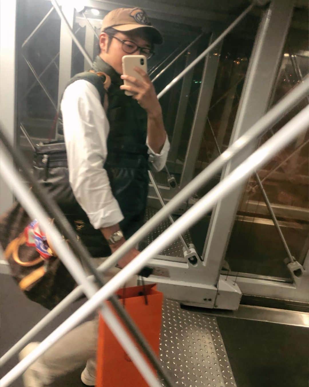 イ・キョンのインスタグラム：「이젠... 이곳이 맘이 더 편하네 🇻🇳🇻🇳 이미 다낭 입국!! 다음주는 태국!! #이켠」