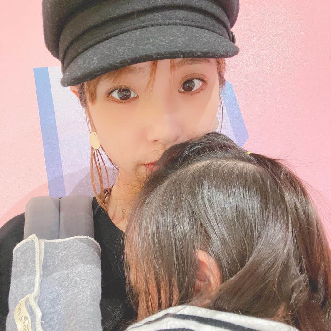 福長優のインスタグラム：「♡ 最近雨ばっかり☔︎ 友達に『最近雨女になっちゃったよ』 って言ったら、 普通に雨だから大丈夫！って。 そっか🤔私のせいじゃないのね！←当たり前か  とりあえず週末は室内遊びばっかり💫 子供達のお気に入りの#puchukids  8歳のお兄ちゃんと 1歳の妹が同じ場所で楽しめる所って貴重🙏🏼 #アソビル #puchukids  #8歳#5歳#1歳 #3個差兄妹  #室内遊び」