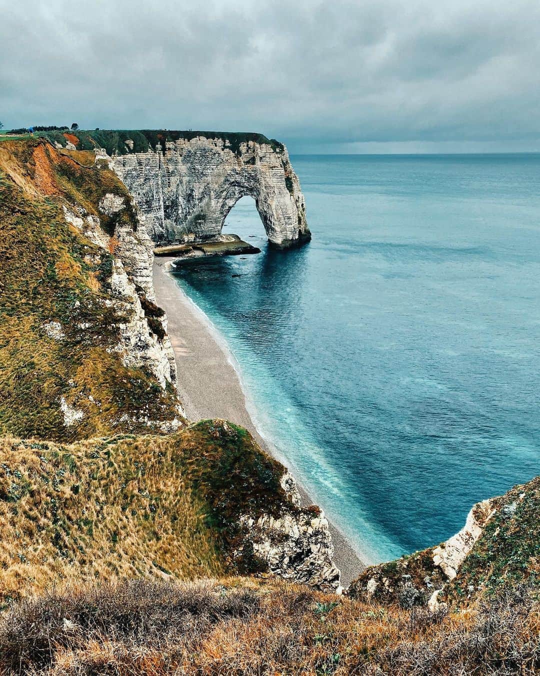 カロリーヌ・ド・メグレのインスタグラム：「Etretat 💘」