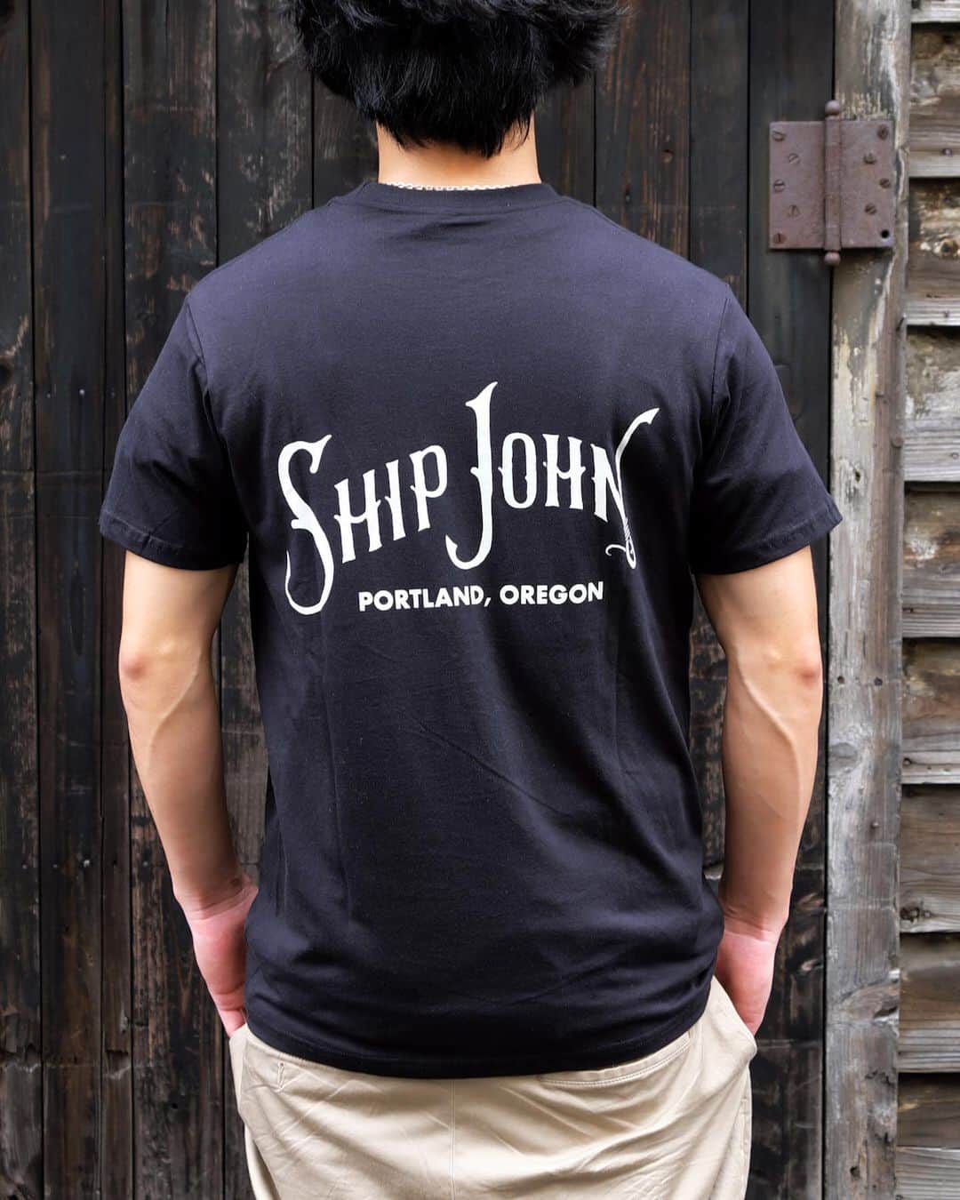 ウェスコさんのインスタグラム写真 - (ウェスコInstagram)「. 《"Ship John" Logo Pocket Tee》 "Ship John”のクラシックロゴがプリントされたオリジナルTシャツです。コットン100%の肌触りの良いボディを使用し、左胸にはロゴ入りポケットが付きます。 WESCO JAPAN大阪、オンラインショップでお買い求め頂けます。 . Specifications. ・Printed in Portland, Oregon by Ink Brigade ・100% cotton ・Made in U.S.A. #SHIPJOHN #シップジョン #madeinusa🇺🇸 #OREGON #Portland #wesco #wescojapan #wescosetagaya」10月25日 18時55分 - wesco_japan