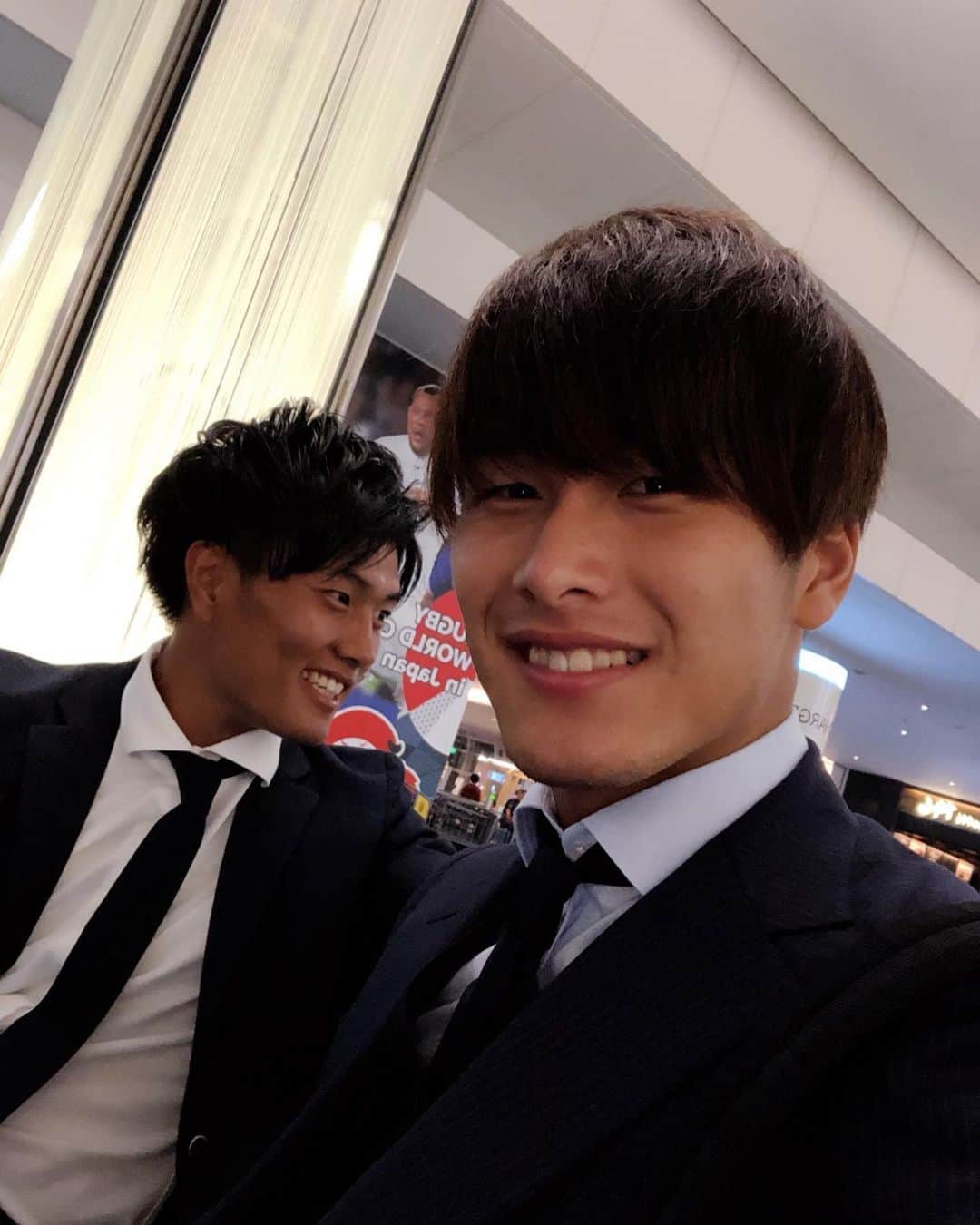 のインスタグラム：「こうきくんとのツーショット 1回の遠征で1枚は撮る事にしました🤣🤣 #小川航基 #橋岡大樹 #ツーショット」