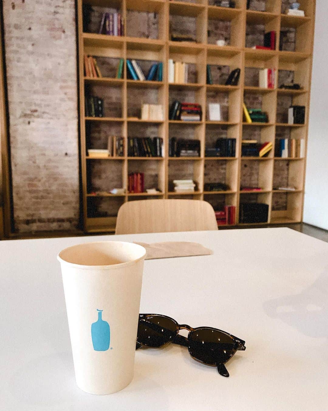 Jongkook Shinさんのインスタグラム写真 - (Jongkook ShinInstagram)「#LA #bluebottlecoffee 🇺🇸 with my love😊」10月25日 19時08分 - jongkookshin