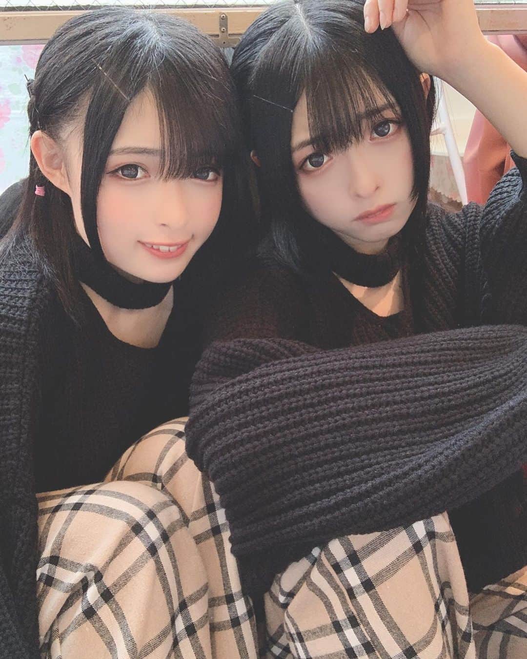 くにくにさんのインスタグラム写真 - (くにくにInstagram)「・ ・ *:・゜。*:・゜*:・゜。*:・゜。* ・ ・ ニット女子になりました❤︎ ・ ・ #くにくに #双子 #ツインズ #黒髪 #アイドル #IDOL #JAPAN #福井 #ファッション #twins #KUNIKUNI #ootd #twinsfashion #코디 #패션 #cute #ニット#ニット女子#ニットコーデ#ニットトップス 冬#コーデ#寒い#チェックパンツ #チェック ・ ・ *:・゜。*:・゜*:・゜。*:・゜。*」10月25日 19時09分 - kunikakuniho
