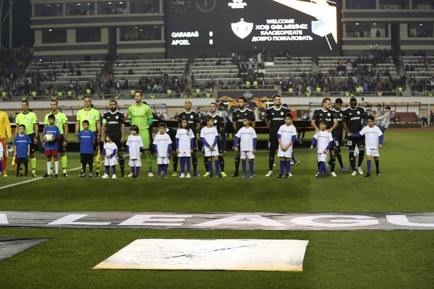 アスミル・ベゴヴィッチさんのインスタグラム写真 - (アスミル・ベゴヴィッチInstagram)「Great spirit from the team last night. Amazing atmosphere from our fans. We go again. 🇦🇿⚽️🆎🧤」10月25日 19時27分 - asmir1