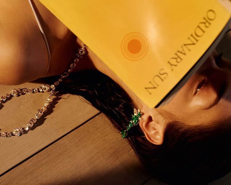 Kento Utsuboのインスタグラム：「💎WSJ💎 Ordinary Sun for @wsjmag  Photographed by Joss McKinley @jossmckinley  @quadriga_management  Styled by David Thielebeule @david_boots ⠀ Set design by Noemi Bonazzi @noemibonazzi⠀ Model Shelbi Brynes @shelbi2b⠀ Makeup by Kento Utsubo @kentoutsubo⠀ Hair Styled  by Yuhi Kim @yuhi_kim @bridgeartists  Manicurist Ada Yeung @adakiss @bridgeartists —————————————————— #ありがとう #thankyou ------------------------ #photographer  #コスメ  #makeupartist  #ファッション  #youtuber #nail #video #cute #happy #カメラ  #fashion  #化粧品  #cosmetics #beauty  #love #photo  #ヘアカラー #美容 #美容師 #青空 #メイク #大好き #メイクアップ #メイクアップアーティスト #ユーチューバー  #かわいい  #空 #ヘアアレンジ  @decorte_saksfifthavenyc @decortebeauty @cosmedecortejp」