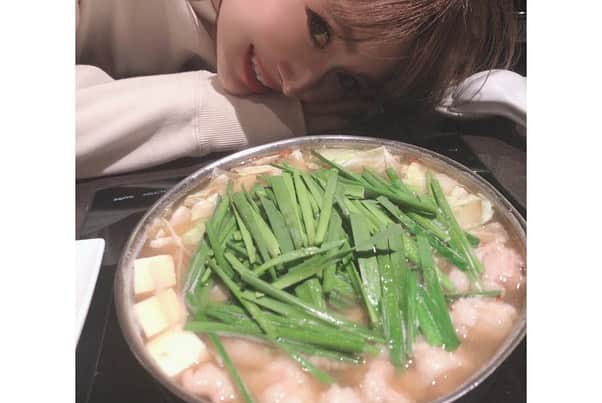 *✭ᏋണᎥ✭*さんのインスタグラム写真 - (*✭ᏋണᎥ✭*Instagram)「ㅤㅤㅤㅤㅤㅤㅤㅤ ㅤㅤㅤㅤㅤㅤㅤㅤ フライト前〜福岡1日目❤︎ ㅤㅤㅤㅤㅤㅤㅤㅤ 旅行前とかいつもワクワクして 眠れない＆早起きな人達😂👍🏻❤️ㅤㅤㅤㅤㅤㅤㅤㅤ  ㅤㅤㅤㅤㅤㅤㅤㅤ 羽田空港で遊んでたら いつの間にか搭乗時間ギリギリ✈️ 空港にいるのに😂😂😂 ㅤㅤㅤㅤㅤㅤㅤㅤ ㅤㅤㅤㅤㅤㅤㅤㅤ 福岡到着したらまずは 安定のもつ鍋｢やま中｣さん❤️ ㅤㅤㅤㅤㅤㅤㅤㅤ 皆様にアンケート取ったら しょうゆ味みそ味半々だったから 今回はしょうゆ味にして お土産にみそ味買ってきた😂💕 ㅤㅤㅤㅤㅤㅤㅤㅤ びっくりするぐらい次の日の朝 お肌がぷるっぷる🥺 ㅤㅤㅤㅤㅤㅤㅤㅤ 毎日食べたい🥺 ㅤㅤㅤㅤㅤㅤㅤㅤ この後中洲の屋台へ😋🏮 その模様はまた次のポストで❤️ ㅤㅤㅤㅤㅤㅤㅤㅤ ㅤㅤㅤㅤㅤㅤㅤㅤ」10月25日 19時25分 - emiliopucci__