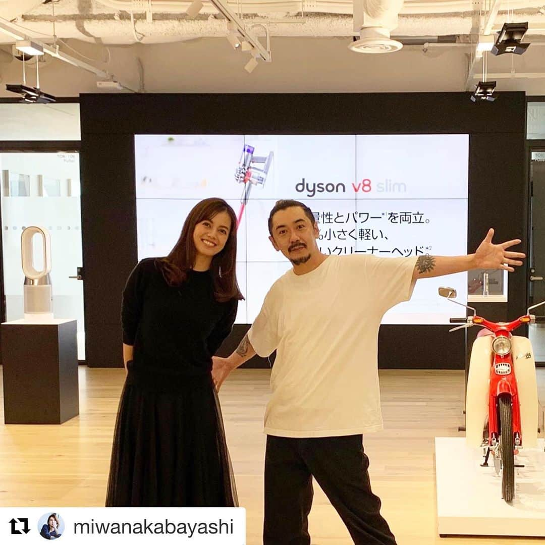 朝日光輝さんのインスタグラム写真 - (朝日光輝Instagram)「昨日はdyson @dysonjapan で  @miwanakabayashi ちゃんと！  動画撮影🎥  #dysonsupersonicionic と  #dysonairwrap の使い方！  今一度！参考になるように  動画作成中✨  お楽しみにー🤗 * * * * *  #Repost @miwanakabayashi with @get_repost ・・・ 今日は @dyson さんで撮影です。 dysonのお仕事はいつも楽しい嬉しい！！ 昨日も一緒だった仲良しの @mitsuteru_asahi と😊  #dyson#shooting#mywork#撮影」10月25日 19時45分 - mitsuteru_asahi