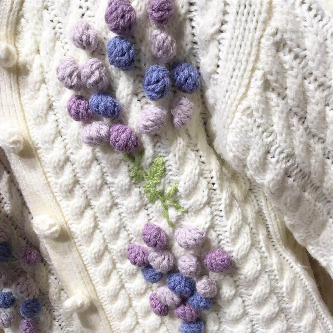 MARKEY'S代官山店さんのインスタグラム写真 - (MARKEY'S代官山店Instagram)「【NEW ITEM】 ✧ぶどうモチーフカーディガン ✧size:Kids 80cm〜150cm/Ladies' ・ #markeys#マーキーズ#自由が丘#jiyugaoka#子供服#kidsfashion#fashionkids#fashionbaby#childrenswear#babywear#babyclothes#kawaii#可愛い#cool#乙女#ぶどう🍇#カーディガン#お揃い#親子お揃い#ママお揃い#男の子#女の子#プレゼント#おすすめ」10月25日 19時37分 - markeys_jiyugaoka