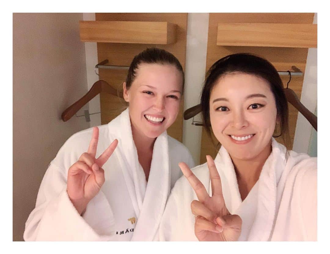 ハー・ミジョンのインスタグラム：「브룩이랑 스파체험😆✔️ #paradisehotelbusan #bmwlpgachampionship #순다리」