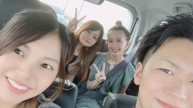 柴田紗希さんのインスタグラム写真 - (柴田紗希Instagram)「「発表」柴田紗希この度、VIDEOBLOGをスタートします！ そして今初公開しました！ 〜shibatabi しば旅〜 Vlogというものを知ってますか？私は知らなかったんだけど、、、いろいろな地域を旅していろいろな素敵な人に出会う中でこの場所をもっとたくさんの人に知って欲しい、来てほしい、感じてほしい！ってずっと思ってて。そしたら動いてる方がより伝わるんじゃないかなと、、、そして動画を作ろうと 思いました！ (それで知ったのがVlogの存在でした) 自分が行ったことのある地をもう一度訪れて出会って紹介して、素敵を共有できますように♡ その地域にほんの少しでも、お手を添えられると嬉しいです！ . 心のほっこりや高まりをお届けできる動画を目指すよ😊✨ あと、、、まさかの、今日動画に出てくるなみちゃんの赤ちゃんが産まれたって。。。これもなんだかご縁をかんじるなぁ本当におめでとう😭❤️ . 旅の他にも日常のファッションや食などにも触れてゆきます。 。。良かったら見に来て下さい☺︎ #shibatabi #しば旅 #vlog #videoblog https://youtu.be/qhM8dKFUiqw」10月25日 20時01分 - shibasaaki