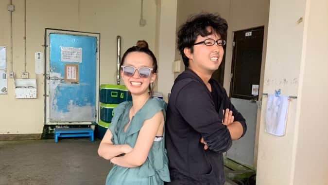 柴田紗希さんのインスタグラム写真 - (柴田紗希Instagram)「「発表」柴田紗希この度、VIDEOBLOGをスタートします！ そして今初公開しました！ 〜shibatabi しば旅〜 Vlogというものを知ってますか？私は知らなかったんだけど、、、いろいろな地域を旅していろいろな素敵な人に出会う中でこの場所をもっとたくさんの人に知って欲しい、来てほしい、感じてほしい！ってずっと思ってて。そしたら動いてる方がより伝わるんじゃないかなと、、、そして動画を作ろうと 思いました！ (それで知ったのがVlogの存在でした) 自分が行ったことのある地をもう一度訪れて出会って紹介して、素敵を共有できますように♡ その地域にほんの少しでも、お手を添えられると嬉しいです！ . 心のほっこりや高まりをお届けできる動画を目指すよ😊✨ あと、、、まさかの、今日動画に出てくるなみちゃんの赤ちゃんが産まれたって。。。これもなんだかご縁をかんじるなぁ本当におめでとう😭❤️ . 旅の他にも日常のファッションや食などにも触れてゆきます。 。。良かったら見に来て下さい☺︎ #shibatabi #しば旅 #vlog #videoblog https://youtu.be/qhM8dKFUiqw」10月25日 20時01分 - shibasaaki