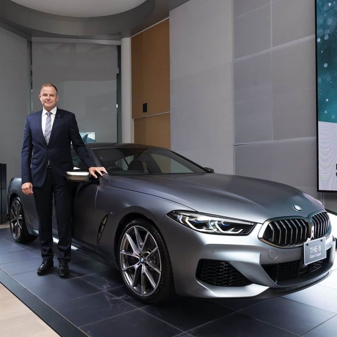 BMW Japanさんのインスタグラム写真 - (BMW JapanInstagram)「BMW 8シリーズから、待望の4ドア・クーペ「ニューBMW 8シリーズ グラン クーペ」がついにアンベール致しました。 . 本日行われたプレスイベントで発表されたニューBMW 8シリーズ グラン クーペはラグジュアリー4ドア・クーペの最高傑作として、ミリ単位で創り上げた高度で優美なデザインと、大人5人が寛げる上質で快適な車内空間を誇り、会場中の視線を集めました。 . 11月4日（月・祝）までBMW GROUP Tokyo Bayにて展示致します。 . #BMW #BMWJapan #駆けぬける歓び #8シリーズグランクーぺ」10月25日 20時15分 - bmwjapan