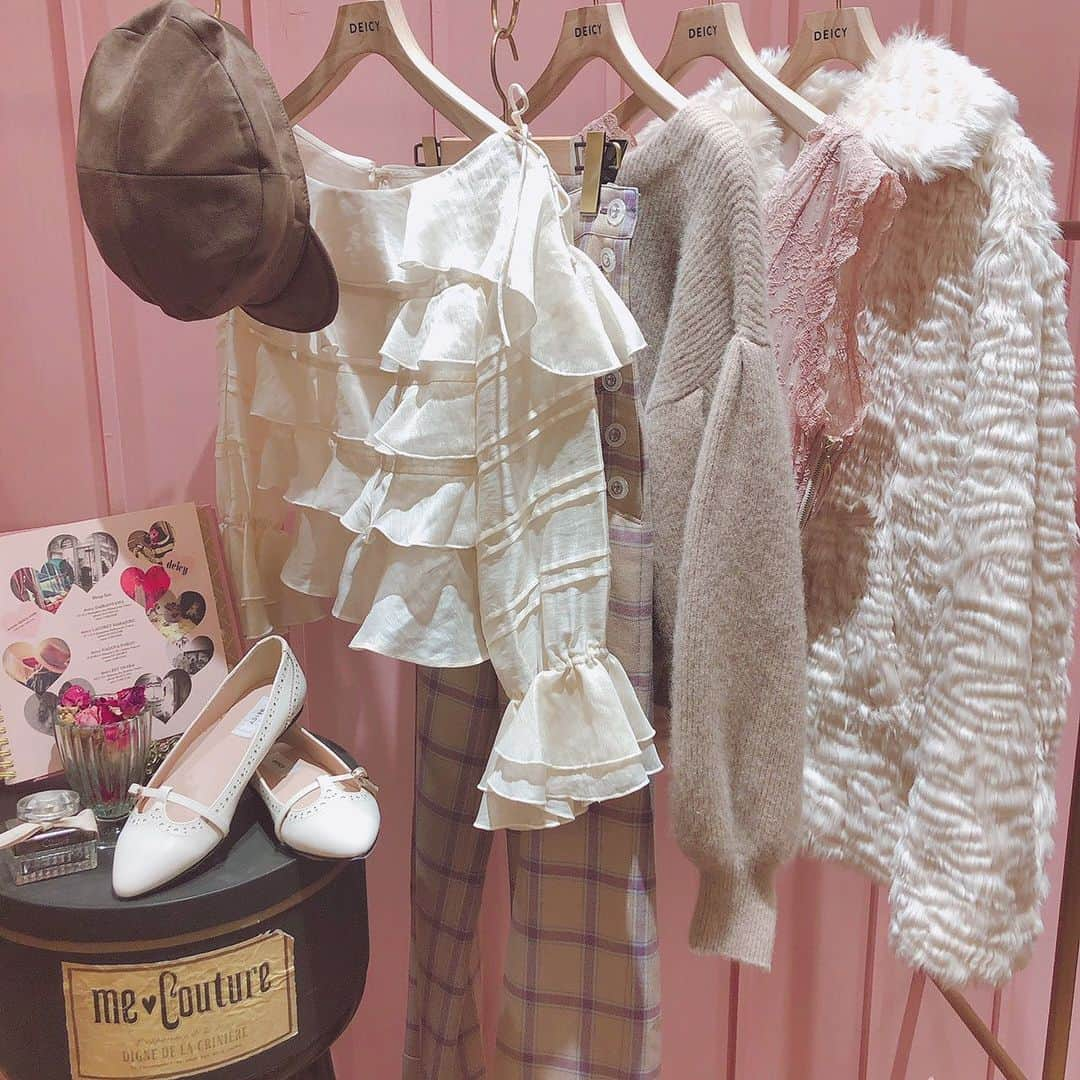 デイシーさんのインスタグラム写真 - (デイシーInstagram)「❤︎my closet❤︎ . deicyの新作アイテムをワードローブにプラス🕯💕 .  #deicy #mecouture#deicyshinjuku #shinjuku #lumine #lumineshinjuku #2019aw#アイテム#ハート柄 #autumn#winter #pink#ピンク#デイシー #ルミネ #ルミネ新宿 #pink#ブラウン #ニットカーディガン #タイトスカート #コート #レースビスチェ#チェックスカート#スカート#followme#ootd#shinjuku」10月25日 20時15分 - deicy_official