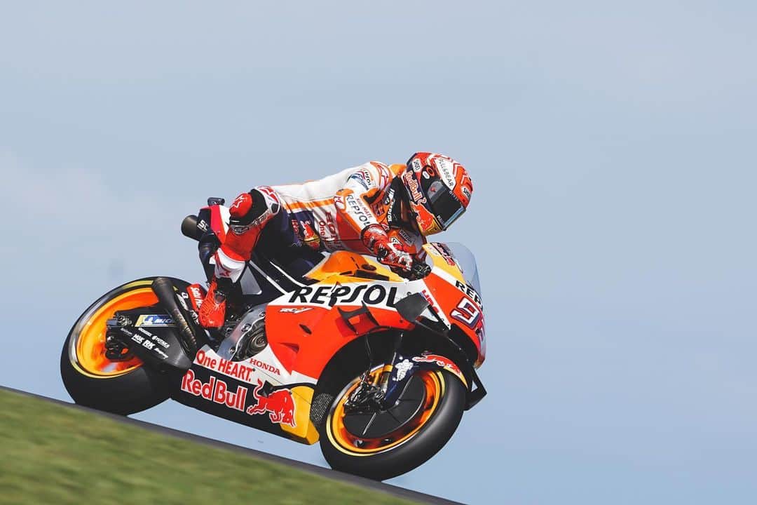 レプソル・ホンダのインスタグラム：「Island diving ⚓️ • • • #AustralianGP」