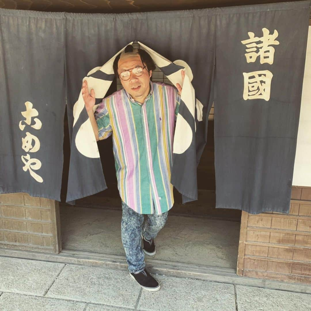 西澤裕介さんのインスタグラム写真 - (西澤裕介Instagram)「岸です。お久しぶりです。今日はお休みでしてん。お休みやけど太秦来ましてん。気ついたら太秦来てましてん。おもろいやろ。太秦のみんなをビックリさせよう思て、何か引いてるみたいやったけど。こーいうのおもろいやん。 #今日はお休み #でも次の芝居もあるから #カツラはもうつけてんねん #馴染ませて #自分の髪の毛みたいにしますねん #岸大介 #太秦の空き時間 #何してますのん」10月25日 20時23分 - uzumasano.akijikan