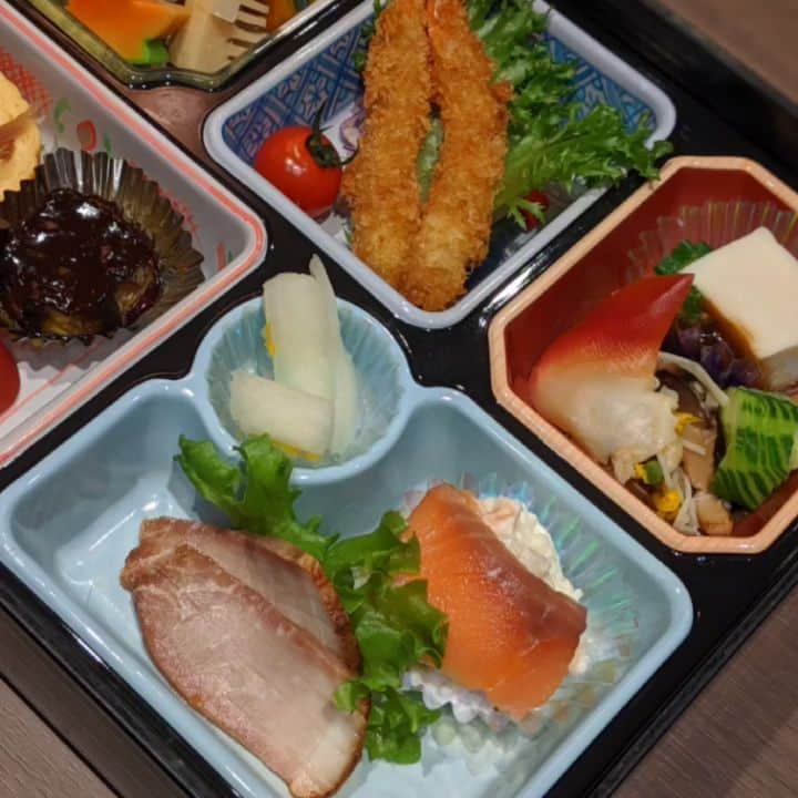 コウメ太夫のインスタグラム：「うまい弁当！」