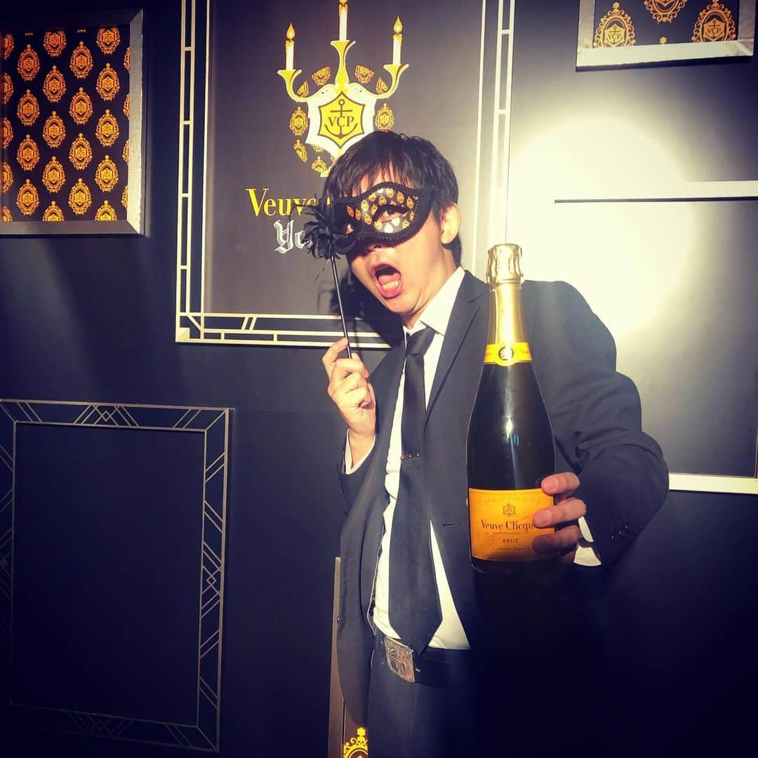 牧野紘二さんのインスタグラム写真 - (牧野紘二Instagram)「今年もヴーヴですね。  #YELLOWEEN #ヴーヴ #VEUVECLICQUOT #ヴーヴクリコ #イエローウィン #TUSK #六本木 #ハロウィン #牧野紘二」10月25日 20時40分 - makino_koji