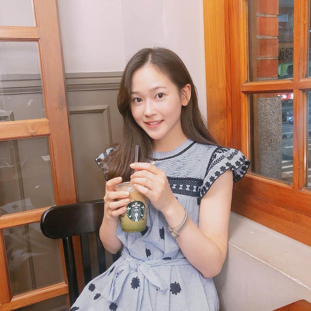 小原星のインスタグラム：「また旅行したい☺️ . 寒さても私のかき氷ブームがまだ過ぎません🤣🌬 今週末も行きたいなぁ😊♡ . #台湾 #海外旅行 #星巴克咖啡 #台湾スタバ #来週末楽しみ」