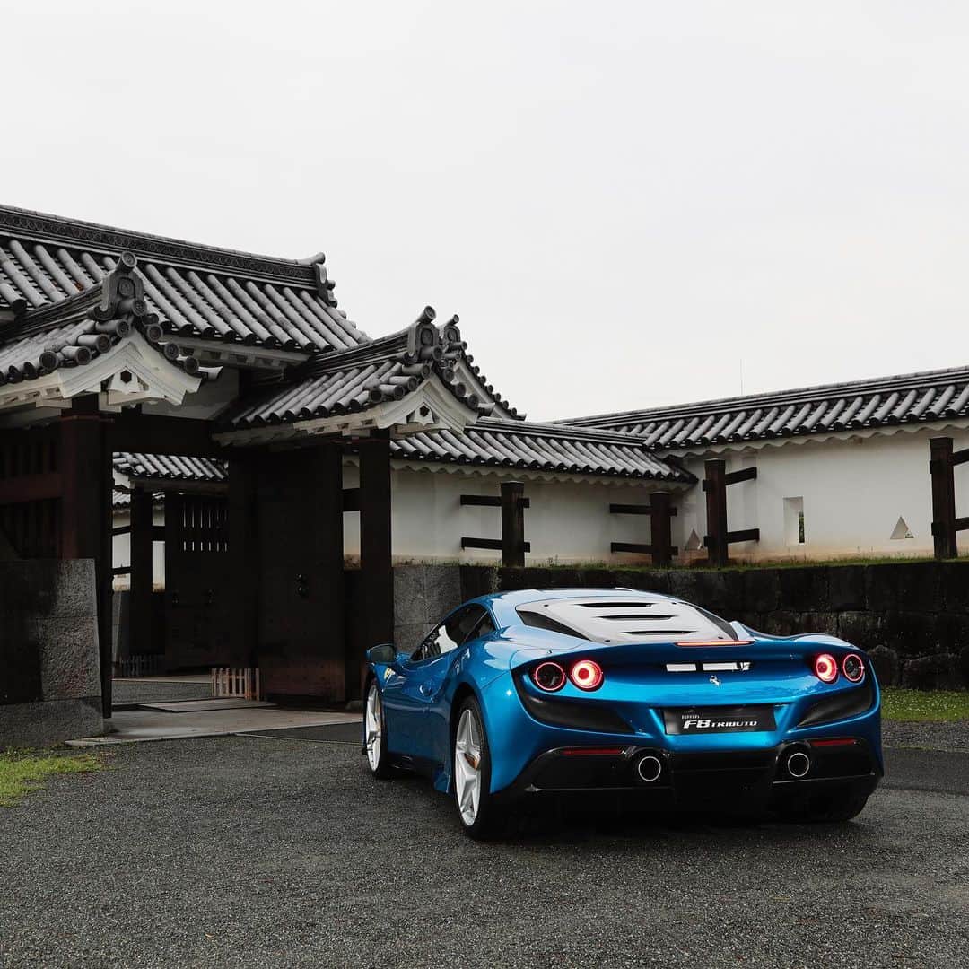 Ferrari Japanさんのインスタグラム写真 - (Ferrari JapanInstagram)「格式高い歴史的建造物から輝ける未来を覗く。フェラーリのラインアップに加わった新たな跳ね馬が素晴らしい走りを約束してくれる。 . #Ferrari #Japan #FerrariF8Tributo #F8Tributo  #フェラーリ」10月25日 20時42分 - ferrarijpn