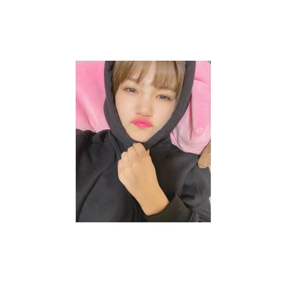 桜井りおなのインスタグラム：「きゅうにさむくなってㅤㅤㅤㅤㅤㅤㅤㅤ もこもこ〜🍢 ㅤㅤㅤㅤㅤㅤㅤㅤㅤㅤㅤㅤㅤ  ㅤㅤㅤㅤㅤㅤㅤㅤㅤㅤㅤㅤㅤ #instafashion #winter #冬 #モコモコパーカー #あいふぉん11 #画質さいこう #桜井りおな」