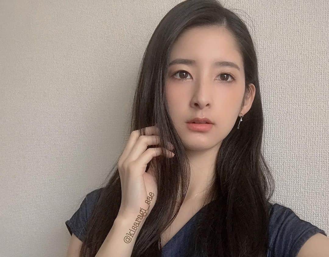のインスタグラム：「* * そろそろ美容院行かないと💆🏻‍♀️ * #japanesegirl #asianmodel #selfiestagram #photo_jpn #bestphoto_japan #photostagram #黒髪 #ロングヘア #小顔 #色白 #長身 #清楚系女子 #美脚 #美人 になりたい #自撮り #盛りたい #如月さえ」