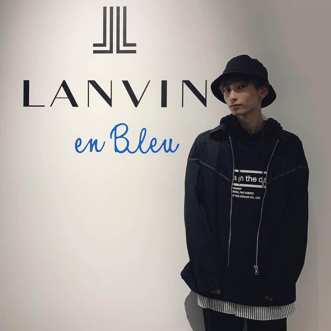 みっきーのインスタグラム：「﻿ ﻿ ﻿ 今回LANVIN en Bleu様の展示会に﻿ 参加させて頂きました👍﻿ ﻿ ﻿ なんと、LANVIN en Bleuメンズアイテム﻿ 公式アカウントが10/23(水)に開設㊗️﻿ ﻿ ﻿ アカウント開設を記念したInstagram﻿ キャンペーンが11/13まで開催されているので﻿ 皆さま、下記アカウント、要チェックです❗️﻿ ﻿ ﻿ @lanvin_en_bleu_mens﻿ ﻿ ﻿ #PR﻿ #LANVINenBleu﻿ #ランバンオンブルー﻿ #メンズファッション﻿ #メンズコーディネート﻿ #オシャレ男子」
