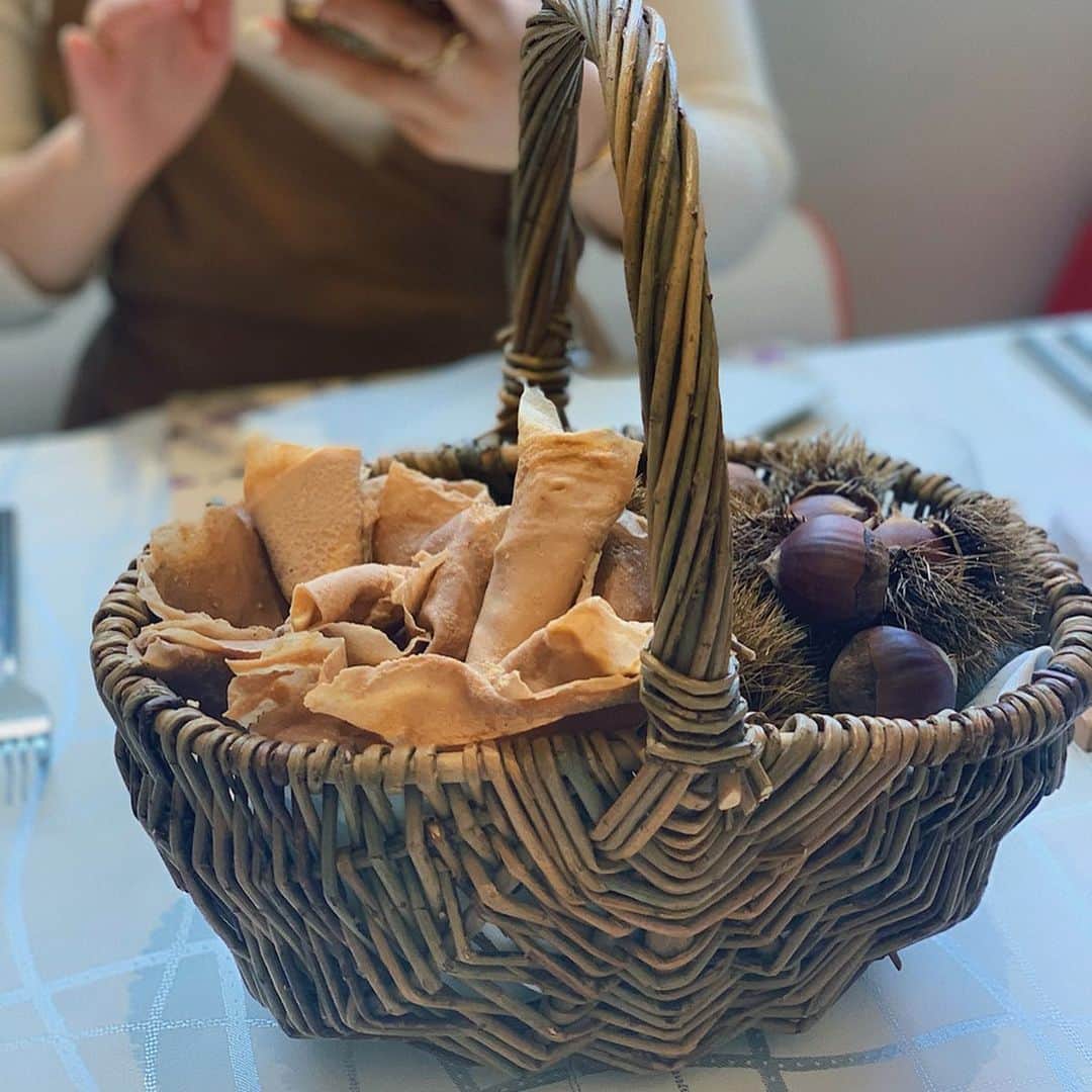 karen okajimaさんのインスタグラム写真 - (karen okajimaInstagram)「ㅤㅤㅤ ㅤㅤㅤ 行ってみたかったクイントカントさん💓☺️ ㅤㅤㅤ  とにかく全部がオシャレやし 発想力が凄い！！！ これにこれ合わすって発想が 凄いしそれがめちゃくちゃ美味しい。 とんでもなく幸せでした〜🤤❤️ また行きたい〜🥰 ㅤㅤㅤ ㅤㅤㅤ ㅤㅤㅤ 🇮🇹QUINTOCANTO 🏠大阪市北区中之島3-6-32 ダイビル本館 1F 📞050-5570-5516 ㅤㅤㅤ ㅤㅤㅤ ⏰ランチ　12:00～15:00 （L.O.13:00） ※品数が8品ございますので、ランチコースの御食事時間は平均2時間程かかります。 ㅤㅤㅤ ㅤㅤㅤ ⏰ディナー　18:00～22:30 （L.O.20:00） ※品数が11品ございますので、ディナーコースの御食事時間は平均3時間程かかります。 日曜営業 定休日 無休  ㅤㅤㅤ #クイントカント #QUINTOCANTO #グルメ岡島 #岡島かれん #福島ディナー  #福島ランチ #福島グルメ #大阪グルメ #中之島ランチ #大阪ランチ #中之島ディナー」10月25日 21時21分 - karenokajima0318