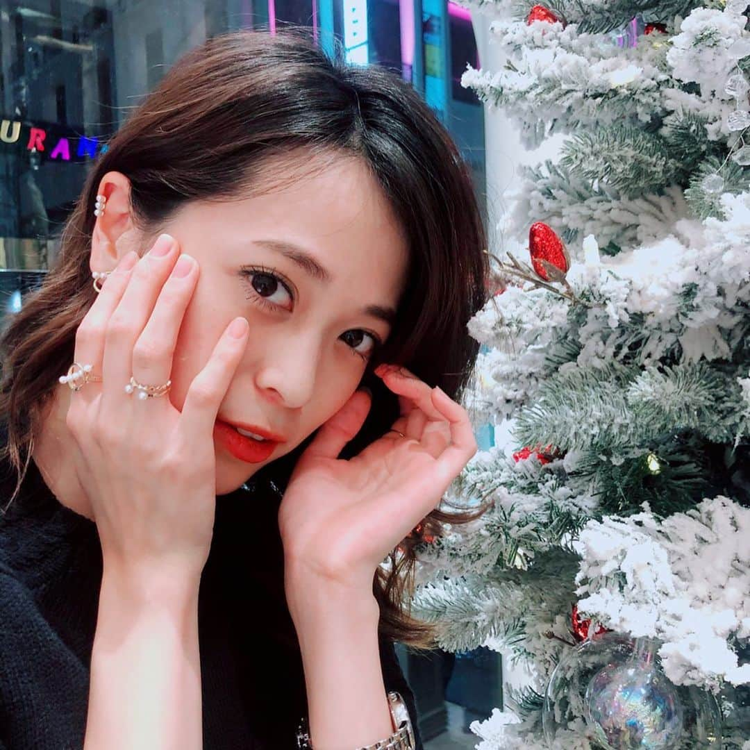 坂田梨香子さんのインスタグラム写真 - (坂田梨香子Instagram)「明日から始まるSTAR JEWELRYの クリスマス限定コレクションみてきたよ💎  幻想的な冬の星空や雪景色を表現してて、全てがまさにわたしのだいっすきな世界観💫💫🦄 BABY AKOYA PLANET シリーズのパールピアスをお迎え。 アシンメトリーのペアで品がありながら個性派ちゃん🧡 三日月が隠れてるんだって。 好き。 彼女がいる男の子、プレゼントにもいーかもよ😘  @starjewelry_press  #starjewelry#スタージュエリー#スタージュエリークリスマス限定#クリスマスプレゼント」10月25日 21時15分 - rikakosakata_official