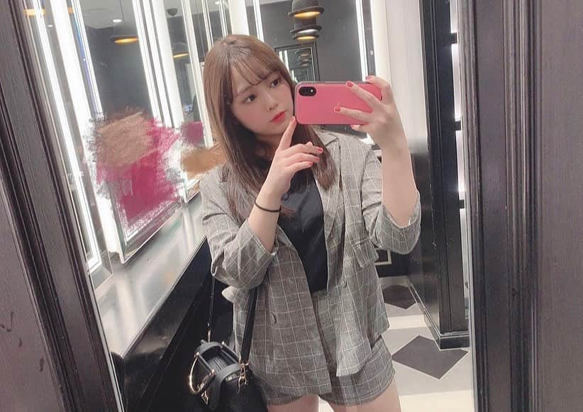 山内祐奈さんのインスタグラム写真 - (山内祐奈Instagram)「. いつかの私服~🖤 最近こういう感じのお洋服すごく すき!! セットアップ好きすぎる🐥 @7things.official  #fashion」10月25日 21時18分 - yuna_hkt48