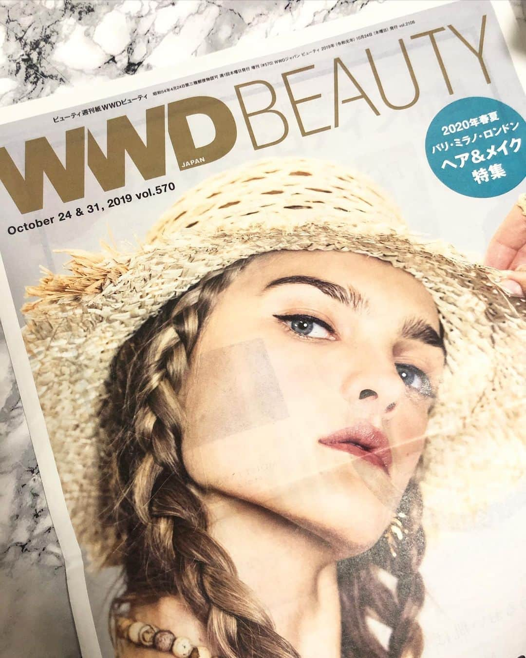 松田唯花さんのインスタグラム写真 - (松田唯花Instagram)「今週発売の『WWD BEAUTY』誌面で、週刊プレイボーイ袋とじ初グラビアのことを記事にしていただきました。 webの方では特集記事も配信していただいています。 ●「若手美容家 松下侑衣花が「週刊プレイボーイ」でグラビア初披露　“脱げる美容家”の腹のうち 」https://www.wwdjapan.com/articles/961999 * 記事を読んでくれた人が「顔だけじゃなくて、髪もボディも、頭のてっぺんからつま先までちゃんとケアしよう」「もっと美容を楽しもう」と思ってくれたら嬉しいです✨  私もまだまだ。理想の肌、カラダまでまだまだ。これからもケアをもっともっと楽しみながら頑張るぞ✊💫 #wwd #wwdbeauty #週刊プレイボーイ #グラビア #集英社 #週プレ」10月25日 21時22分 - yuika_matsuda.official