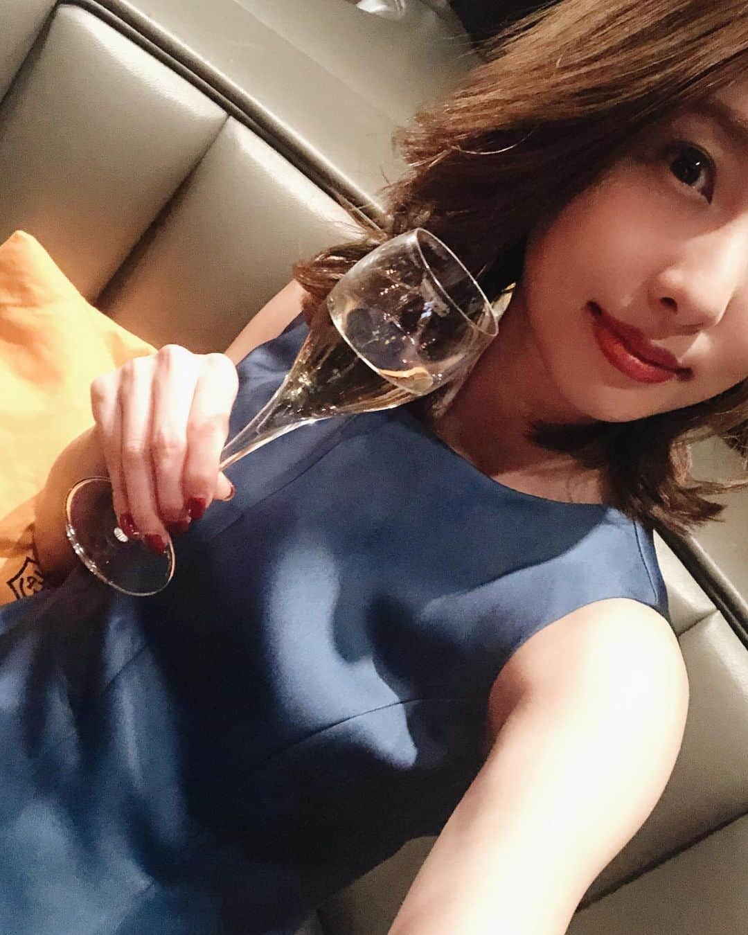 冨張愛さんのインスタグラム写真 - (冨張愛Instagram)「friday night♡ お気に入りのワンピを着て VEUVE CLICQUOT YELLOWEENへ🎃🍾 1週間の締めくくりに美味しいシャンパン。色んな人にも会えて楽しい時間でした☺︎ * @veuveclicquot  onepiece ... #mmaglielecassetto @superior_closet_official  #VeuveClicquot #Yelloween #liveclicquot #dress #instagood #coordinate #ootd #outfit #fashion #instafashion #meg_ootd #코디네이트 #패션 #카메라 #コーディネート #コーデ #ファッション #今日のコーデ #今日の服 #157cmコーデ #ドレス」10月25日 21時25分 - megumitomihari