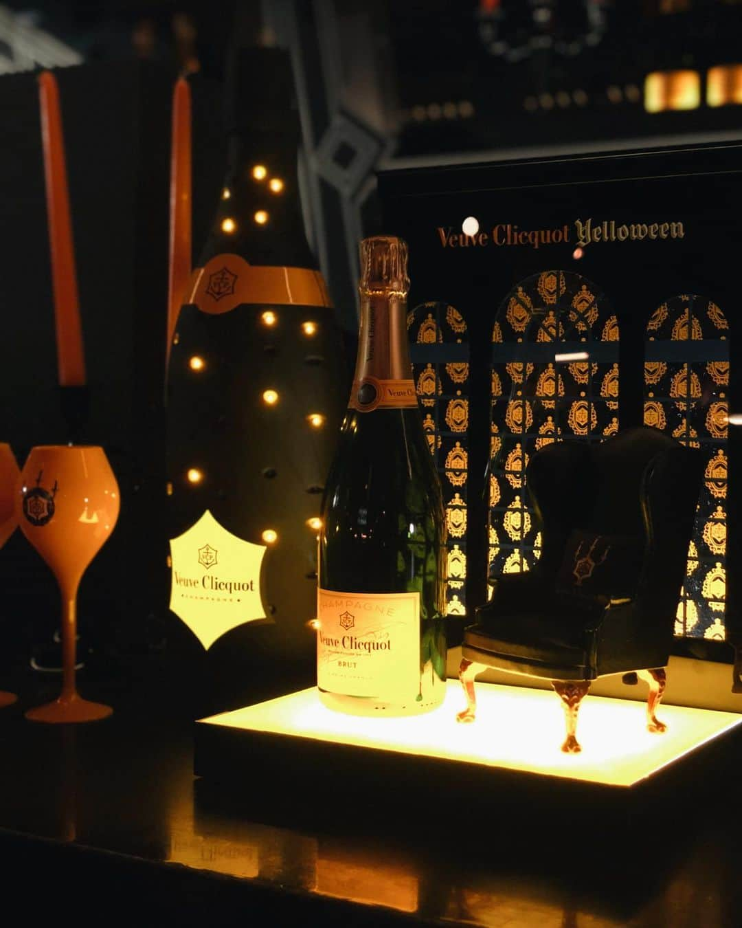 冨張愛さんのインスタグラム写真 - (冨張愛Instagram)「friday night♡ お気に入りのワンピを着て VEUVE CLICQUOT YELLOWEENへ🎃🍾 1週間の締めくくりに美味しいシャンパン。色んな人にも会えて楽しい時間でした☺︎ * @veuveclicquot  onepiece ... #mmaglielecassetto @superior_closet_official  #VeuveClicquot #Yelloween #liveclicquot #dress #instagood #coordinate #ootd #outfit #fashion #instafashion #meg_ootd #코디네이트 #패션 #카메라 #コーディネート #コーデ #ファッション #今日のコーデ #今日の服 #157cmコーデ #ドレス」10月25日 21時25分 - megumitomihari