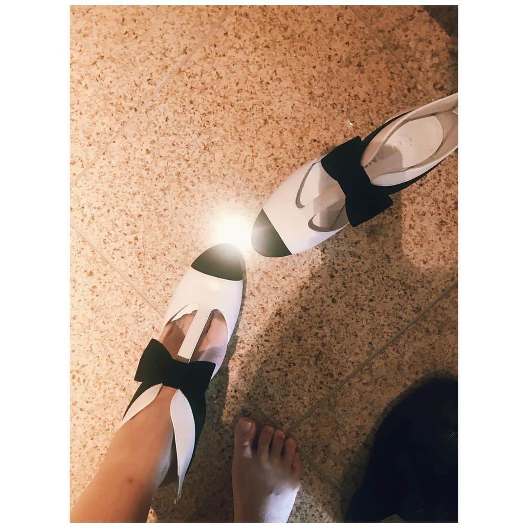 のインスタグラム：「♫♪♫🎸♬♪♬♪♫ 蚊にさされた跡が消えなくてね。」