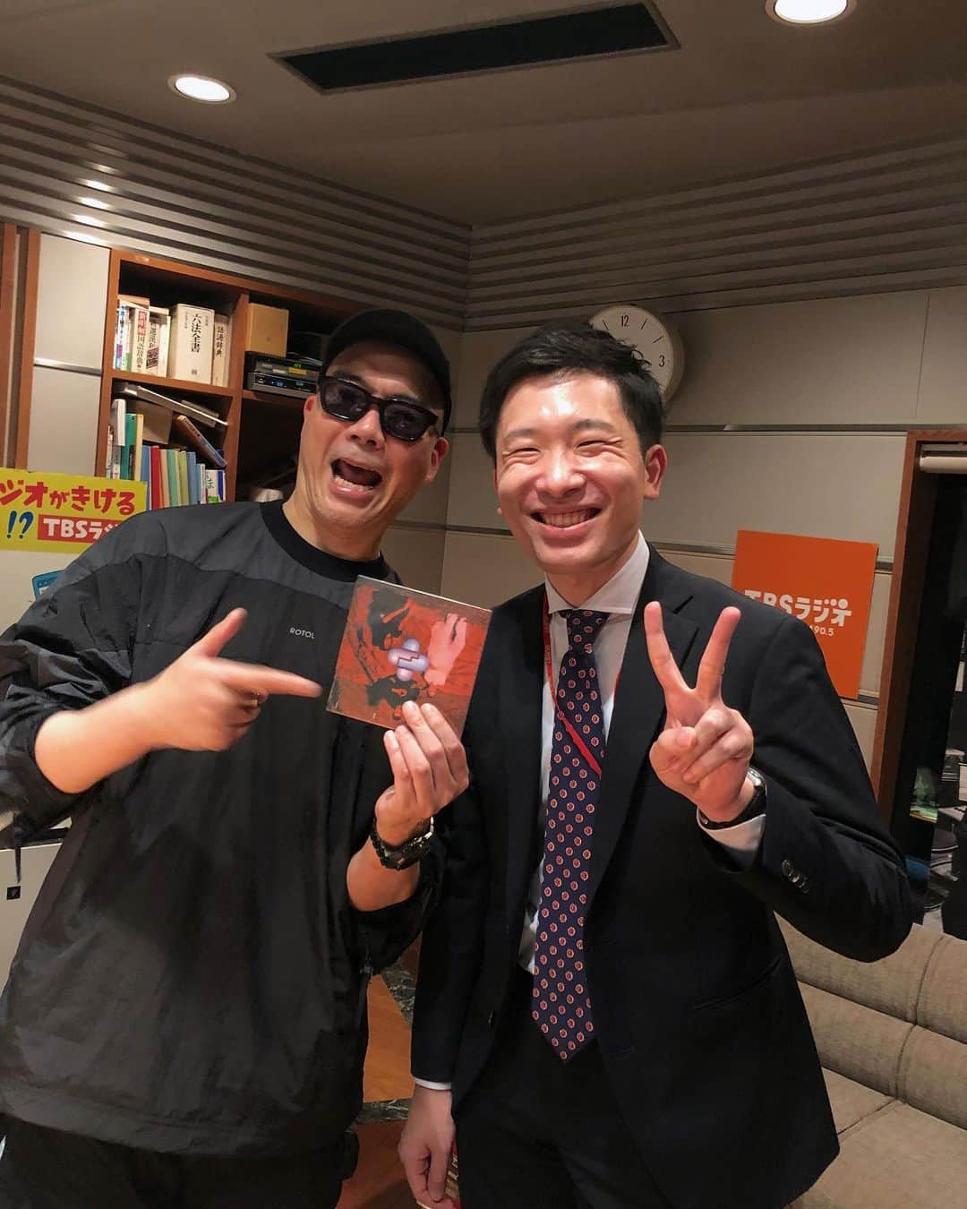 ZEN-LA-ROCKのインスタグラム：「弟と宇多丸さん🗯 TBSラジオお邪魔しました‼️ 明日はFNCY新潟ですっ iyo🥳 . . . #after6junction #アト6 #fncy #rhymester #宇多丸 #fncy」