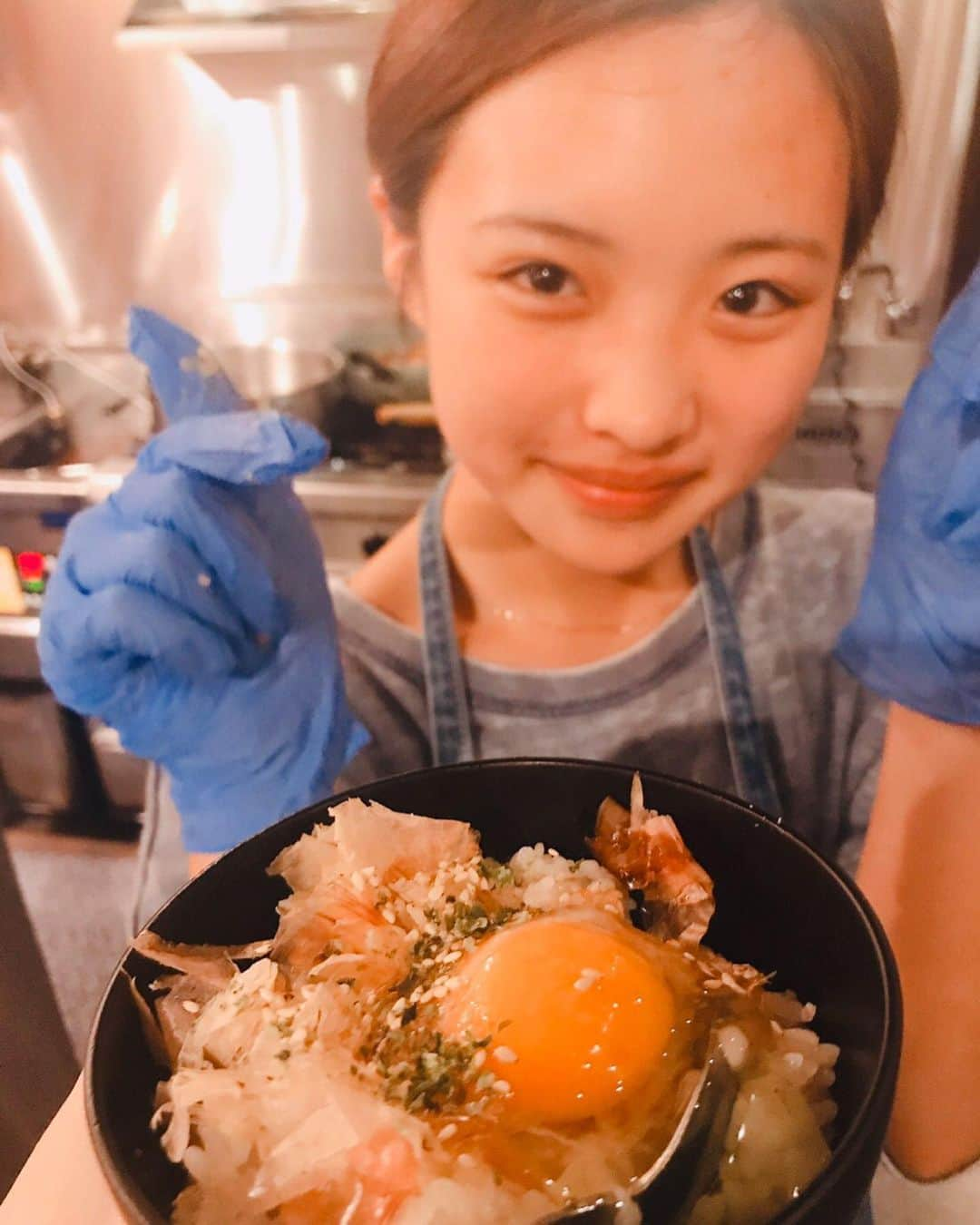 石井美音奈さんのインスタグラム写真 - (石井美音奈Instagram)「料理研究家の園山真希絵さんにお料理を教わってます🤗  今日は”そのやまのお店で園山さんに特製園山卵かけご飯を作ってもらったよ(^^)”」10月25日 21時55分 - mionaishii