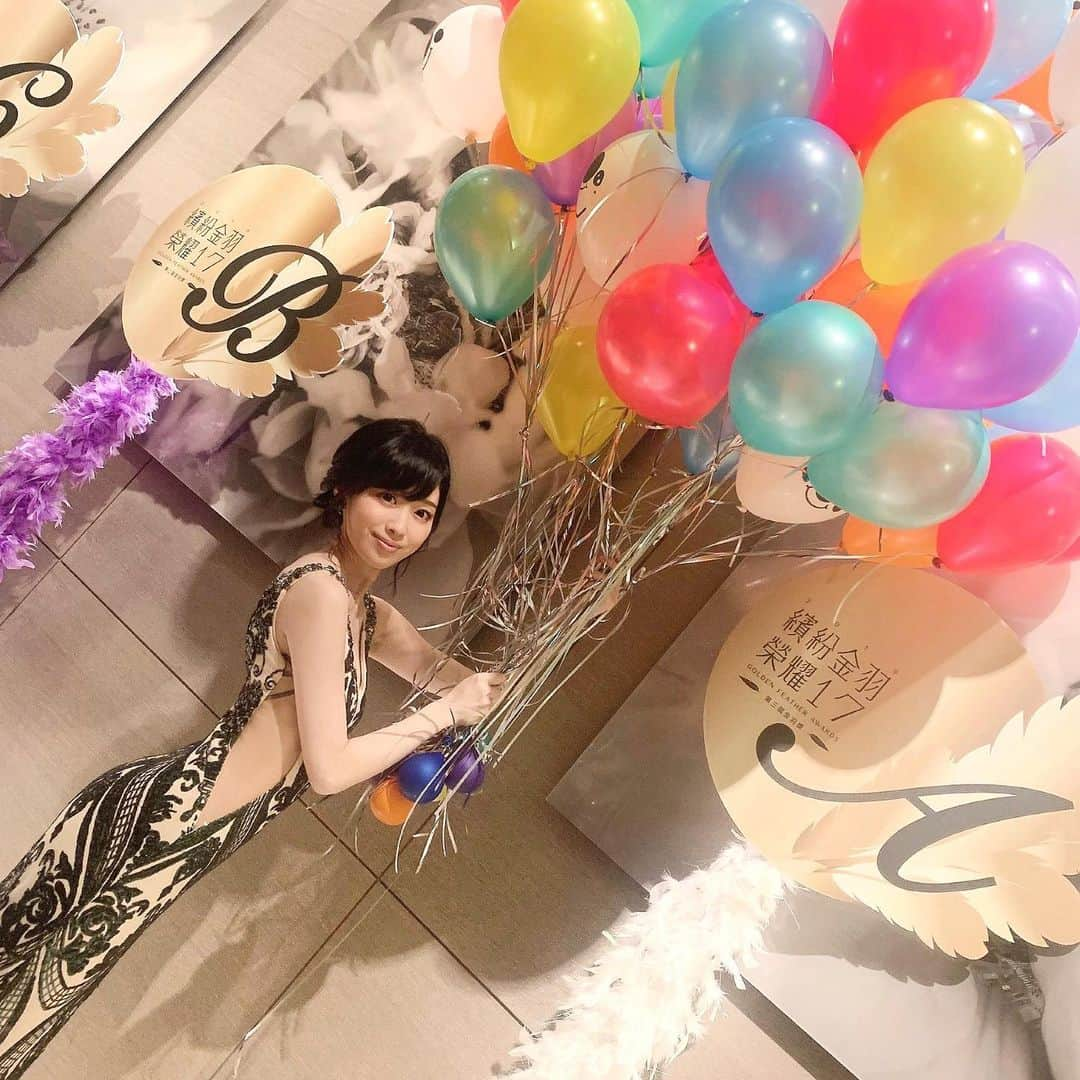 sakiさんのインスタグラム写真 - (sakiInstagram)「. 17ベイビーの風船🎈 可愛かったけどすごく重かった〜🤣💕 . . #台北　#台湾　#taiwan #taiwantravel #台北市 #17Live #ライブ配信　#配信者 #dresscode #partydress」10月25日 22時04分 - sakirnxx